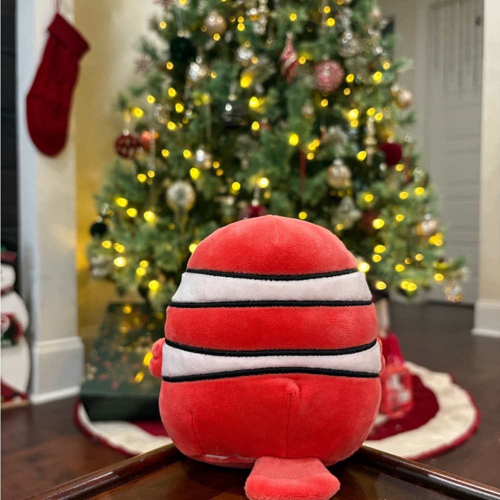 Squishmallows Ricky the Clownfish - Picture 2 of 3